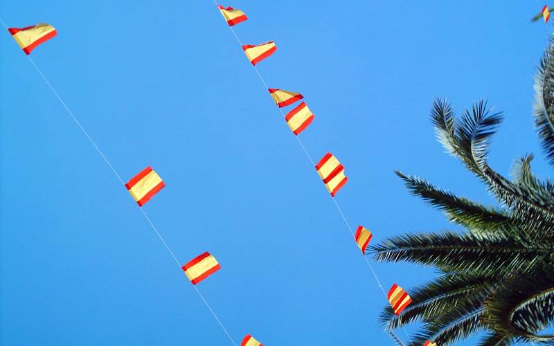 España _ Banderitas españolas por todos lados en Moguer _ Victoriano _ Flickr_files
